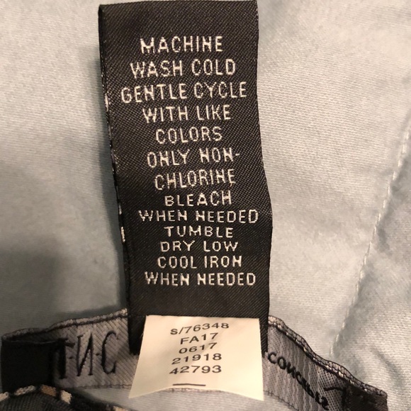 NWT - Sexy Keyhole Top. Show off your shoulders! - Picture 7 of 8